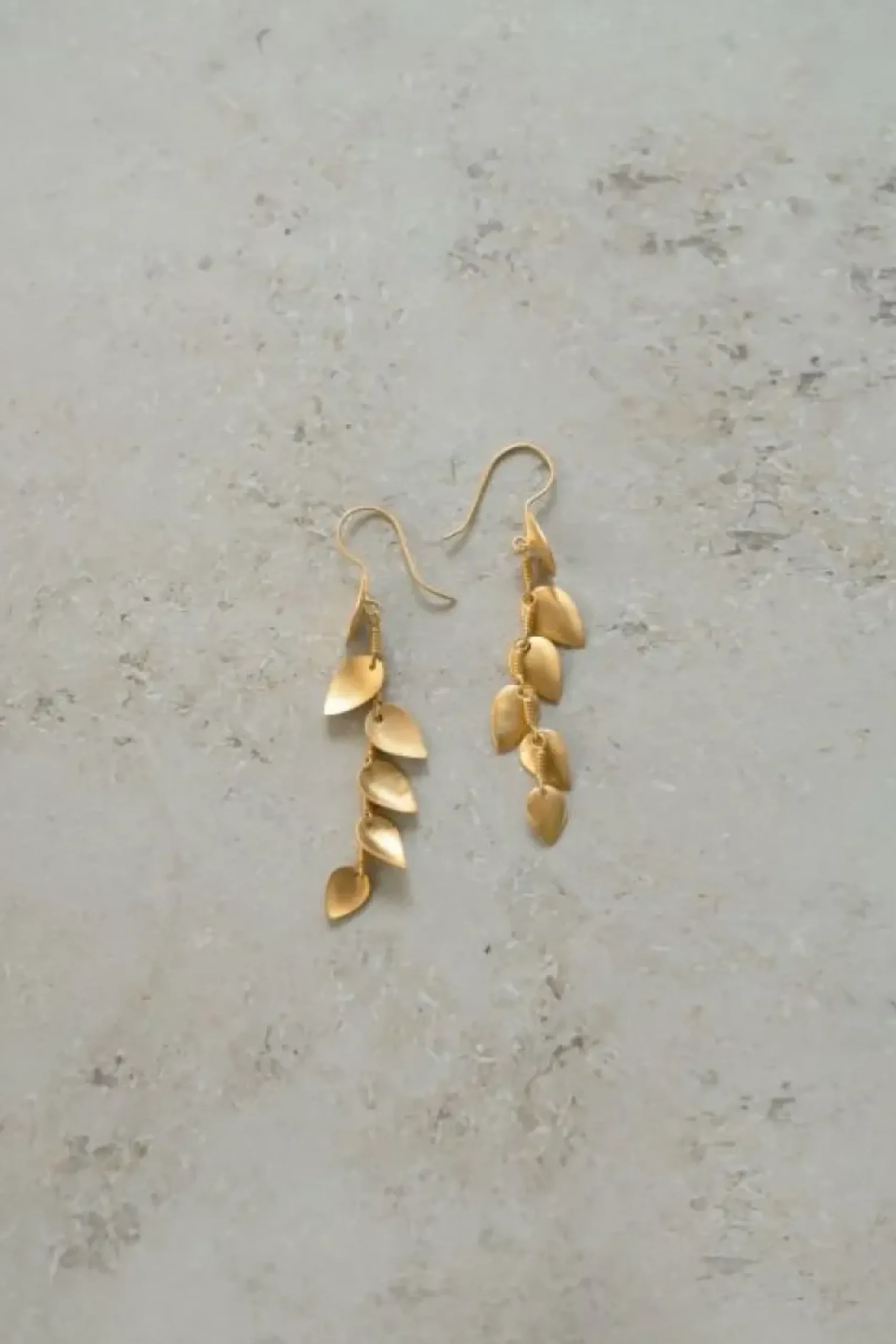 Oorbellen|Sieraden*By bar PD leaves string | gold