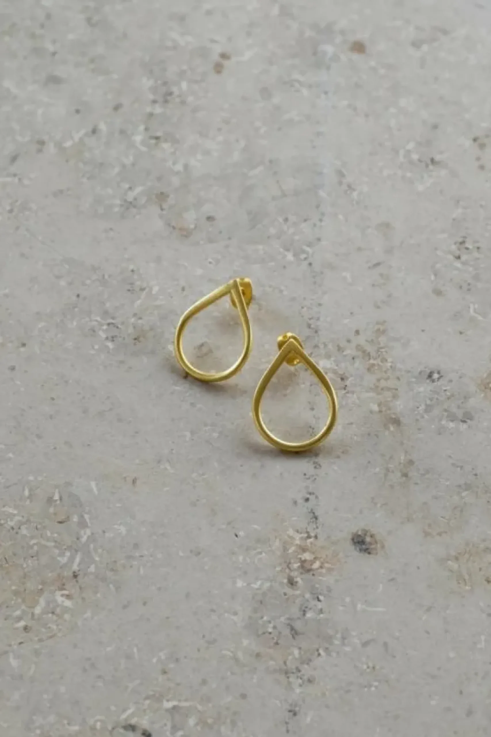 Oorbellen|Sieraden*By bar pd tear | gold
