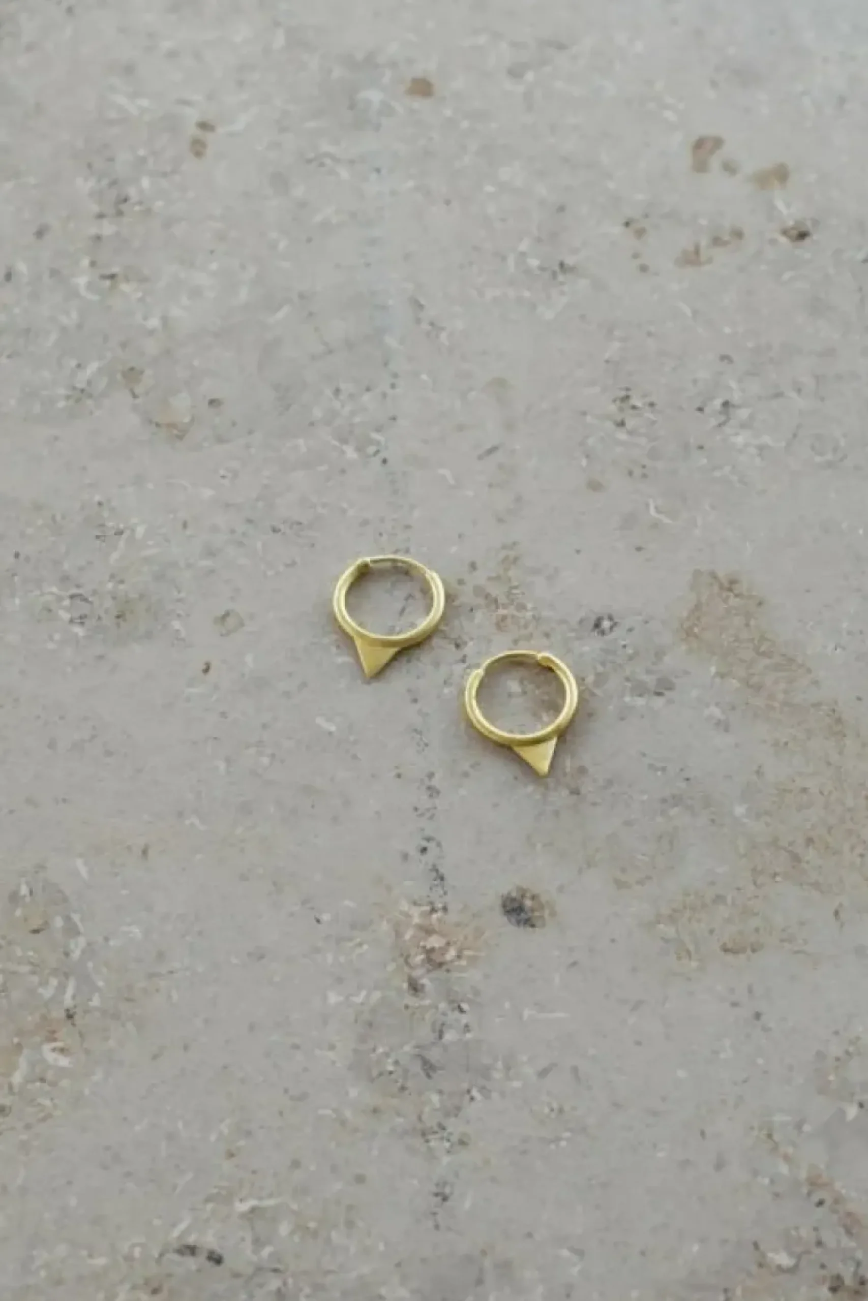 Oorbellen|Sieraden*By bar pd triangle | gold